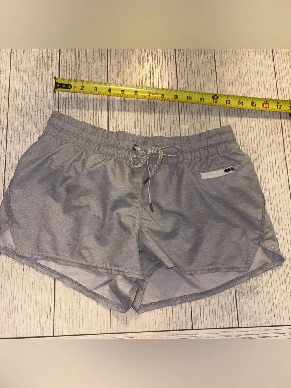 Vuori Clementine Shorts Women’s Medium Heather Gray Lined Running Athletic